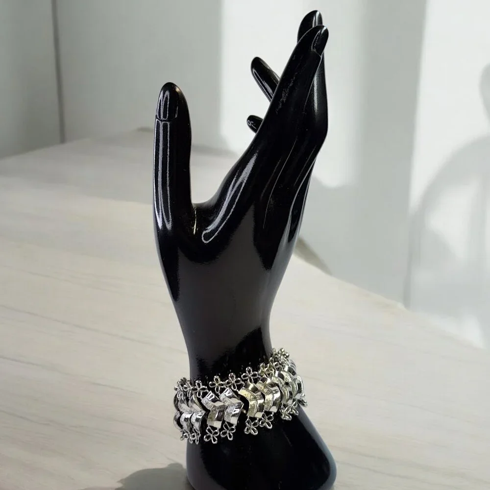 CORO Vintage Links Silver Tone Bracelet 7 inches - Picture 2 of 9